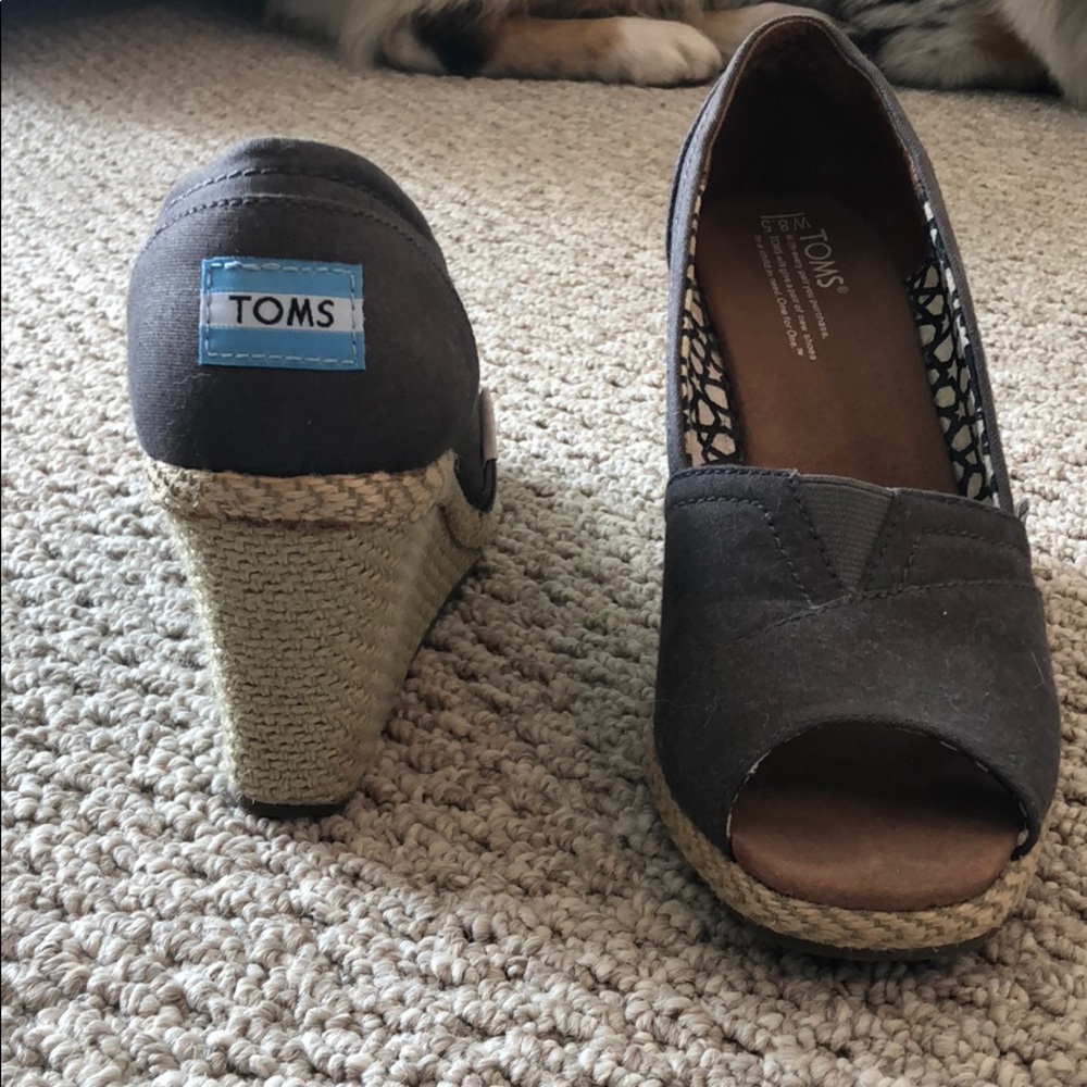 TOMS nwot gray wedges size 8.5